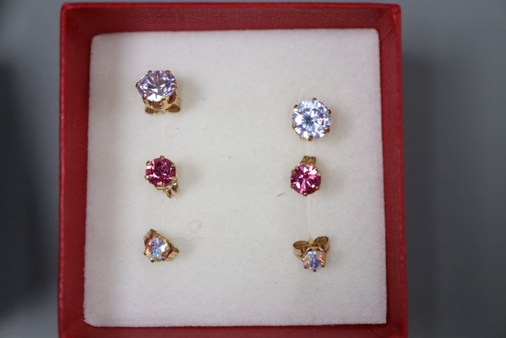 A 9ct gold chilli pendant, four pairs of 9ct gold earrings, a single 9ct earring and sundry other stud and paste-set earrings,